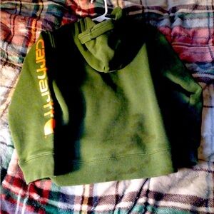 I’m selling a size 6 carhartt dark green and orange sweatshirt